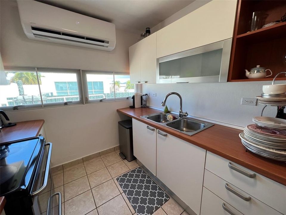 Vendido Recientemente: $489,000 (4 camas, 2 baños, 2113 Pies cuadrados)