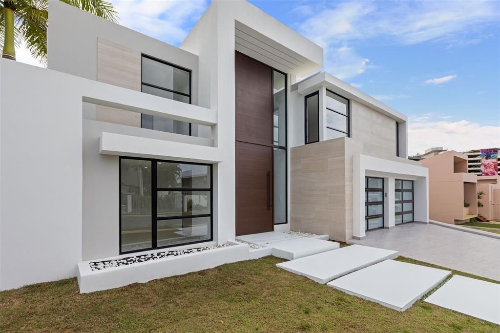 Recently Sold: $2,400,000 (5 beds, 4 baths, 5000 Square Feet)