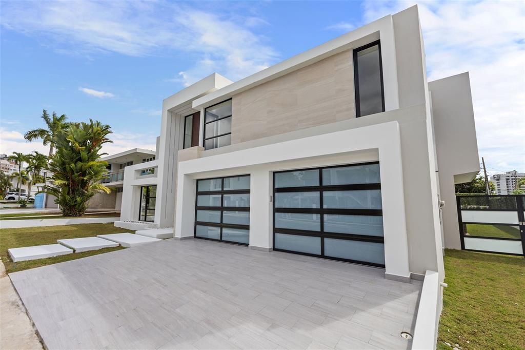 Recently Sold: $2,400,000 (5 beds, 4 baths, 5000 Square Feet)