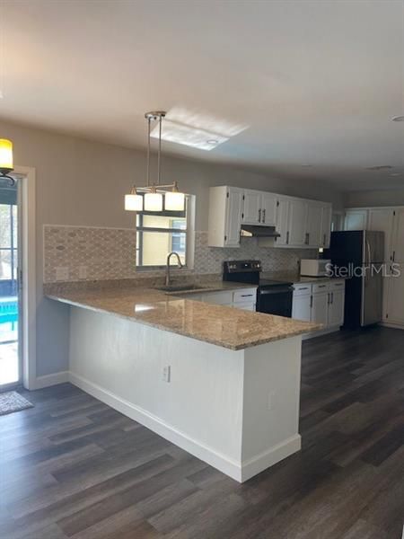 Recently Rented: $1,995 (3 beds, 3 baths, 2200 Square Feet)