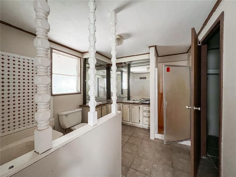 最近售出: $57,000 (3 贝兹, 2 浴室, 1435 平方英尺)