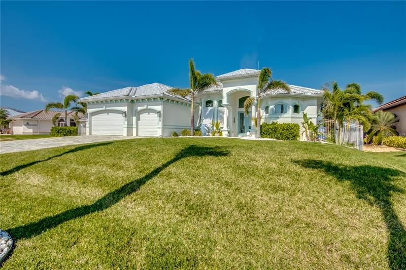 Recently Sold: $1,325,000 (3 beds, 3 baths, 2526 Square Feet)