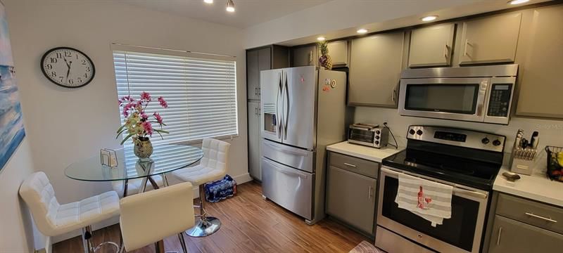 Recently Rented: $1,800 (2 beds, 2 baths, 1042 Square Feet)