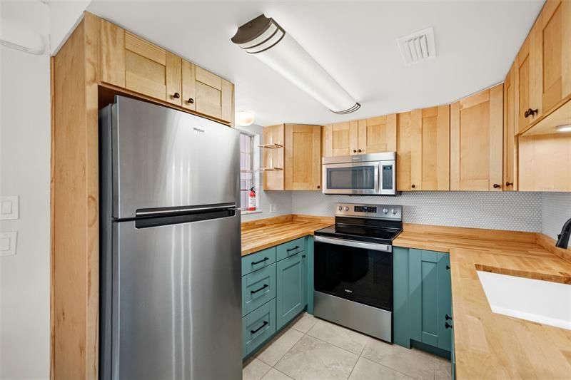 Recently Sold: $325,000 (3 beds, 1 baths, 1104 Square Feet)