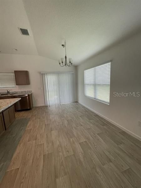 Recently Rented: $2,100 (3 beds, 2 baths, 1496 Square Feet)