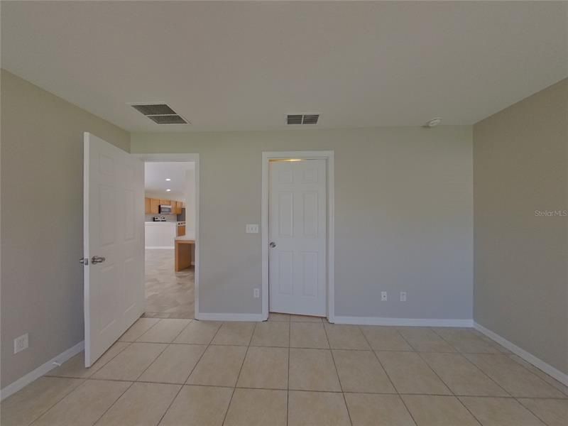 Recently Rented: $2,039 (3 beds, 2 baths, 1824 Square Feet)