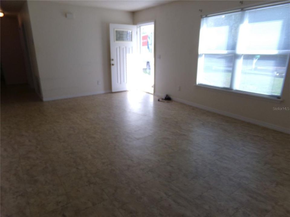 For Sale: $240,000 (3 beds, 2 baths, 1092 Square Feet)