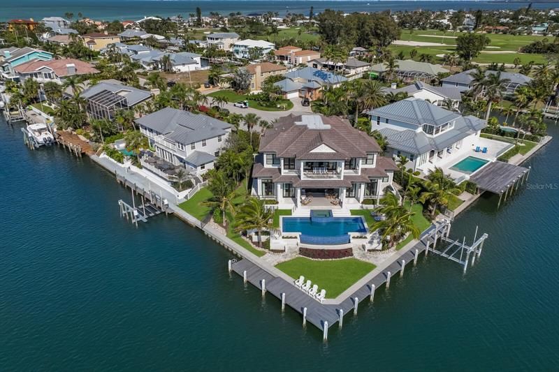 Recently Sold: $6,800,000 (4 beds, 4 baths, 3865 Square Feet)