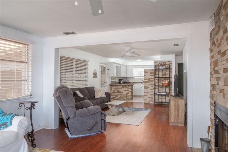 Recently Sold: $250,000 (2 beds, 2 baths, 1074 Square Feet)