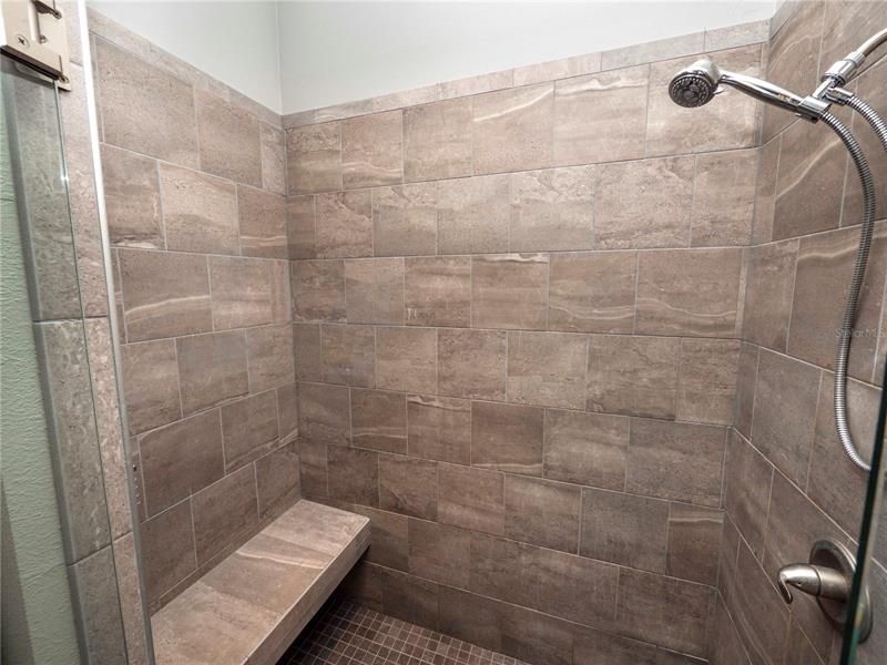 最近售出: $575,000 (4 贝兹, 2 浴室, 1956 平方英尺)