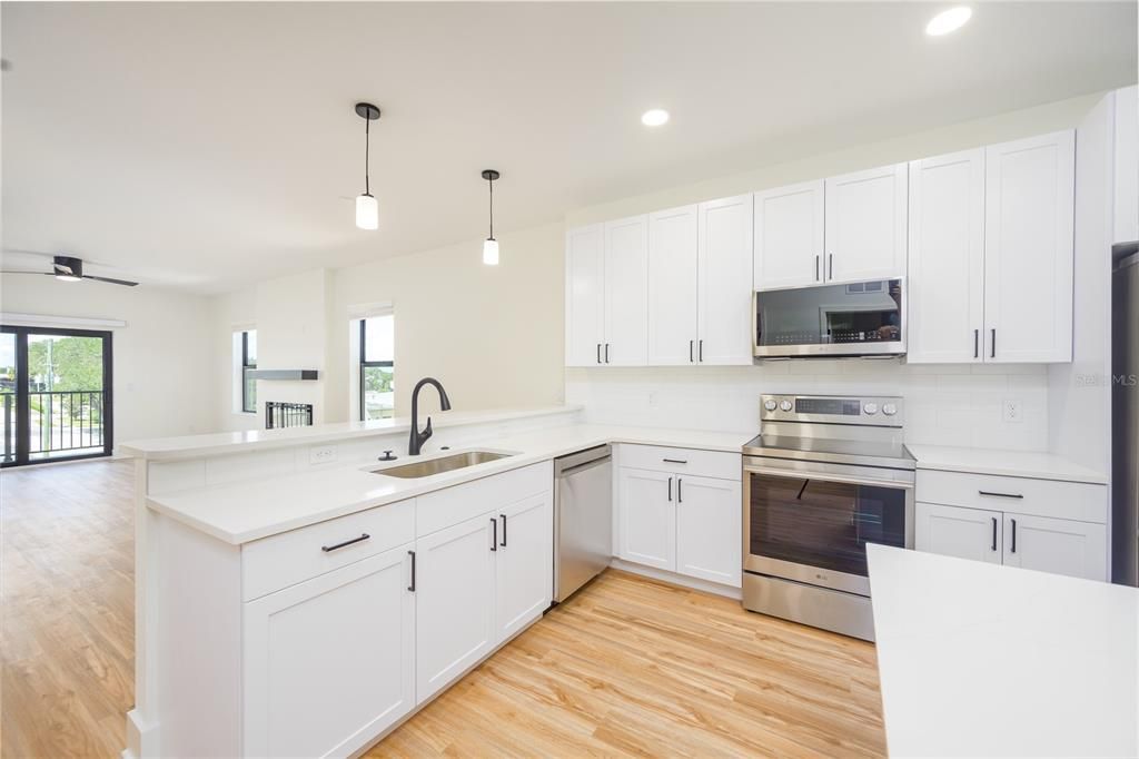 Active With Contract: $499,000 (2 beds, 2 baths, 1202 Square Feet)
