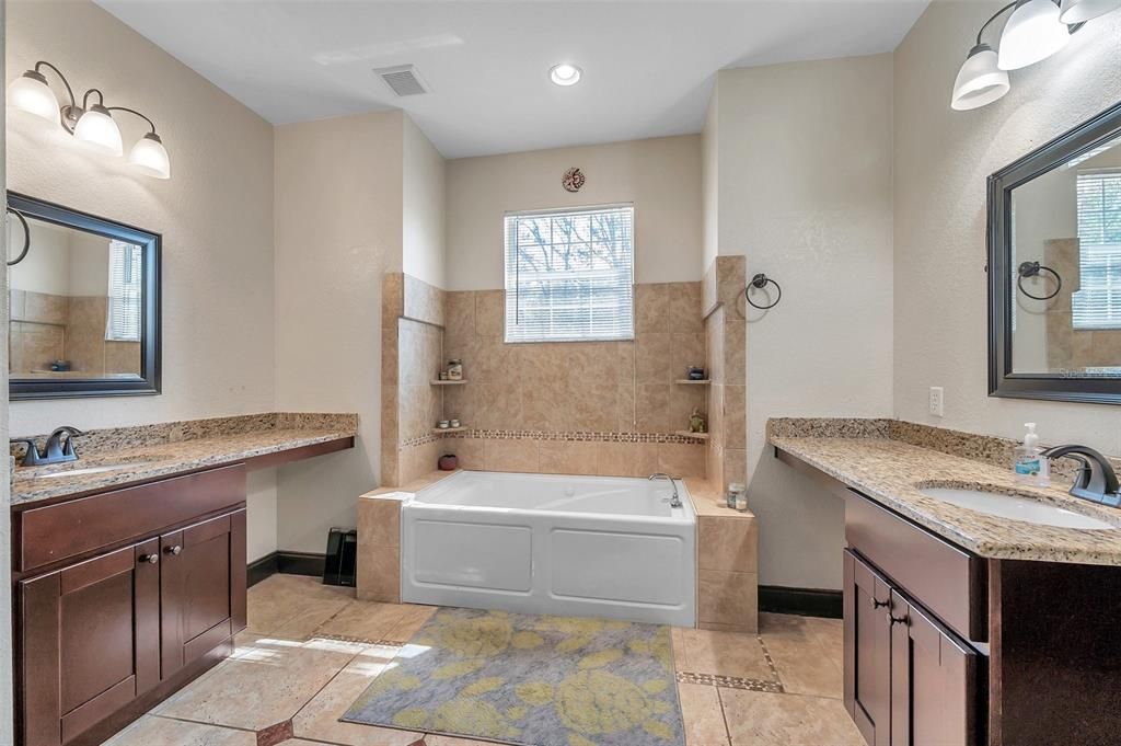 最近售出: $579,000 (3 贝兹, 3 浴室, 2274 平方英尺)