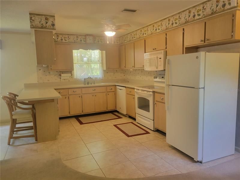 Recently Sold: $450,000 (3 beds, 2 baths, 1676 Square Feet)