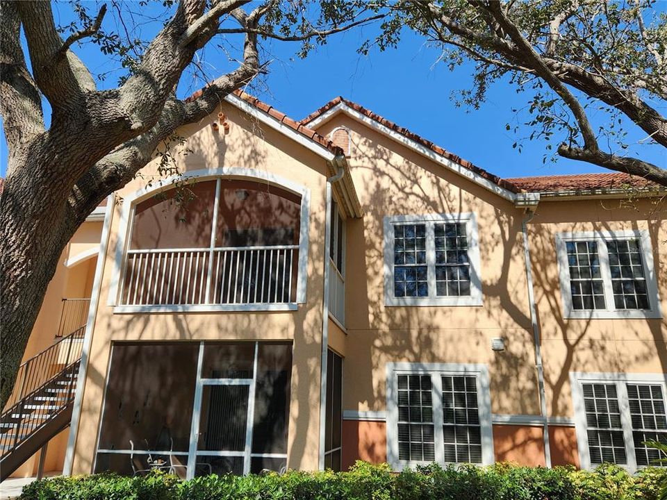 Recently Rented: $1,900 (2 beds, 2 baths, 949 Square Feet)