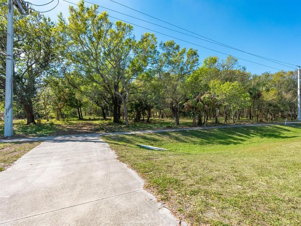 最近售出: $5,300,000 (9.80 acres)