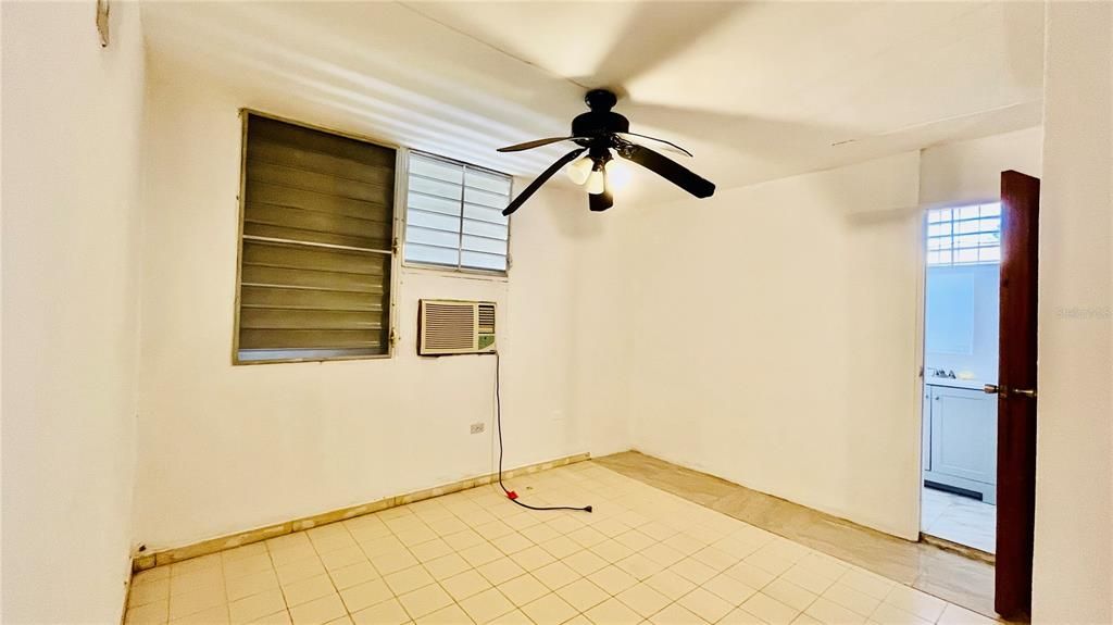 Vendido Recientemente: $155,000 (3 camas, 2 baños, 1000 Pies cuadrados)