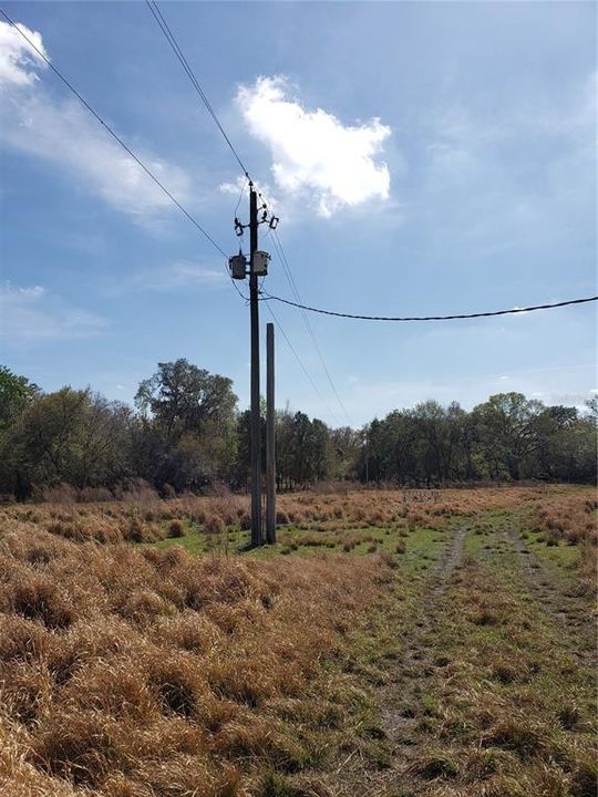 На продажу: $2,340,000 (30.84 acres)