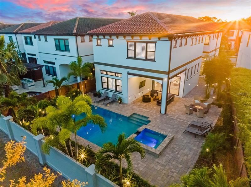 Vendido Recientemente: $1,695,000 (4 camas, 4 baños, 3866 Pies cuadrados)