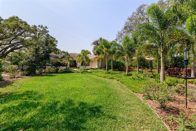 Recently Sold: $1,250,000 (4 beds, 3 baths, 3702 Square Feet)