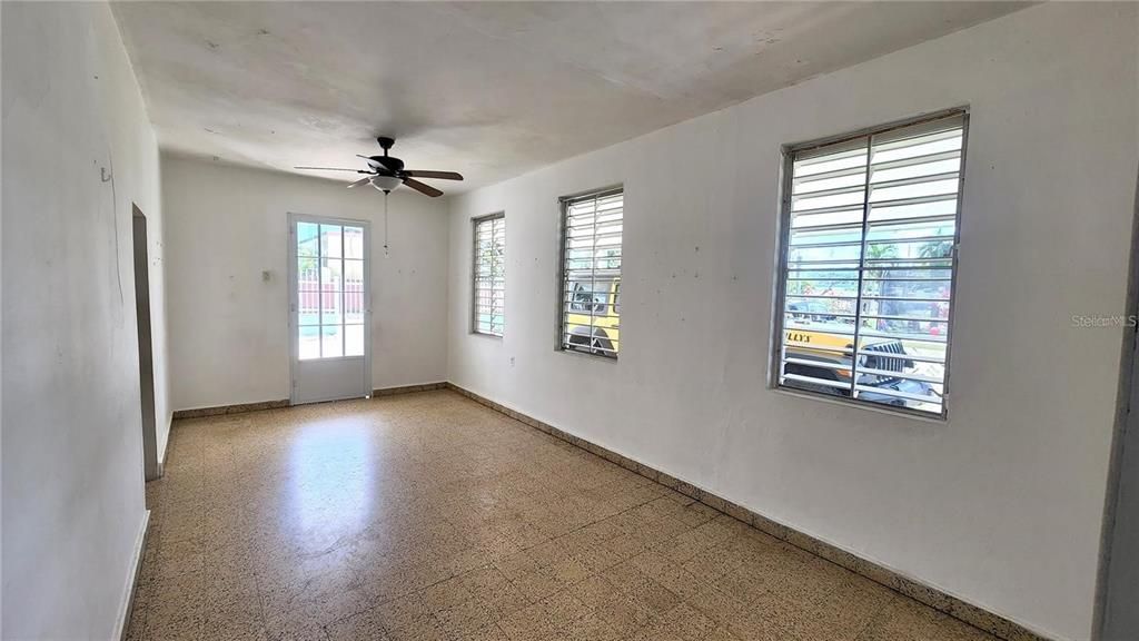 Vendido Recientemente: $145,000 (3 camas, 1 baños, 0 Pies cuadrados)