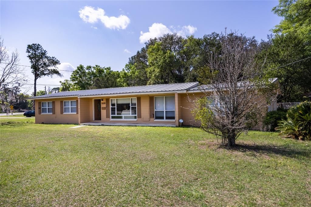 Recently Sold: $227,500 (3 beds, 2 baths, 1345 Square Feet)