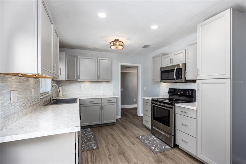 Recently Sold: $227,500 (3 beds, 2 baths, 1345 Square Feet)