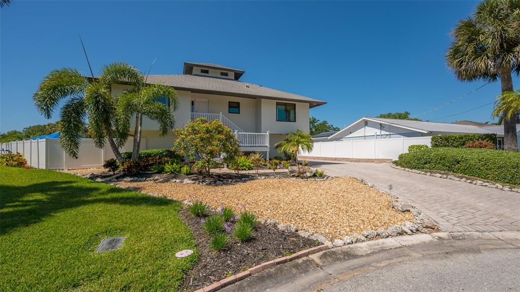 Recently Sold: $975,000 (3 beds, 2 baths, 1452 Square Feet)