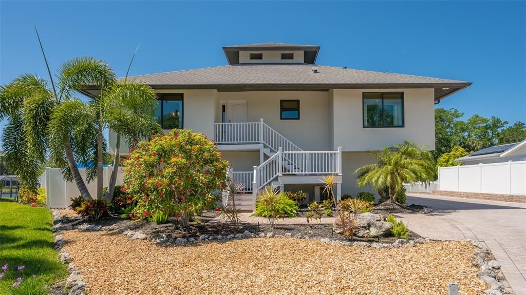 Recently Sold: $975,000 (3 beds, 2 baths, 1452 Square Feet)