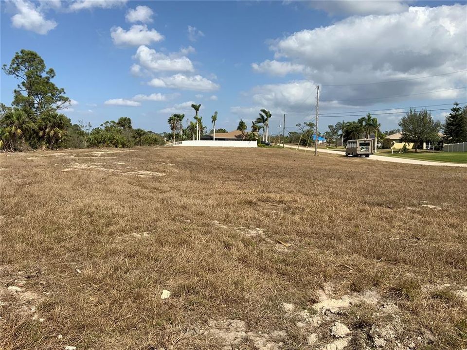 待售: $75,000 (0.28 acres)