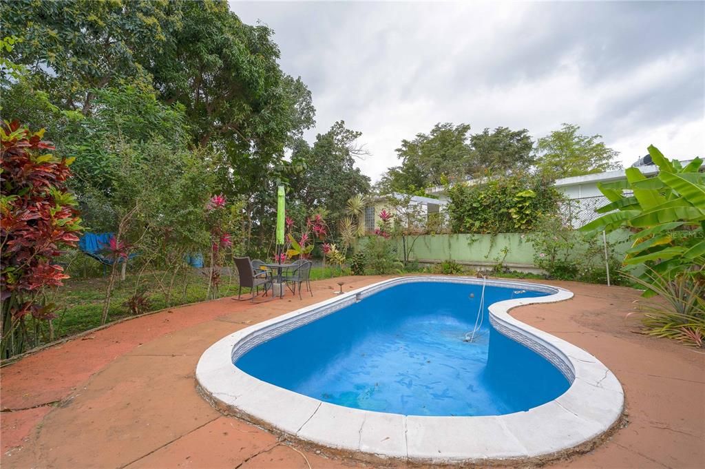 Activo con contrato: $450,000 (6 camas, 3 baños, 2304 Pies cuadrados)