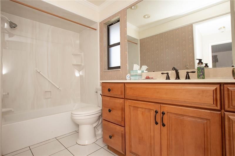 最近售出: $600,000 (3 贝兹, 2 浴室, 1675 平方英尺)