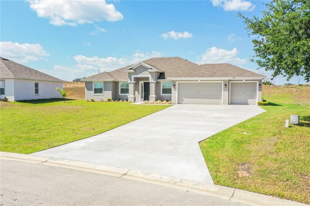 Recently Sold: $385,000 (4 beds, 3 baths, 2403 Square Feet)