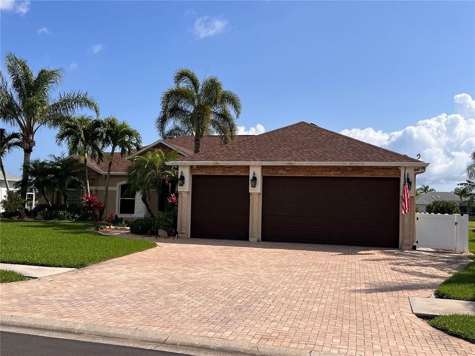 Recently Sold: $700,000 (4 beds, 3 baths, 2752 Square Feet)