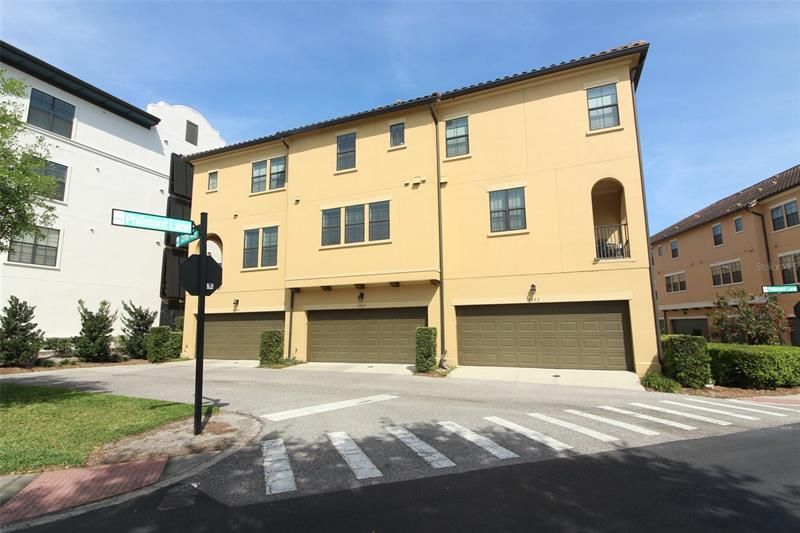 Recently Sold: $685,000 (3 beds, 3 baths, 2021 Square Feet)