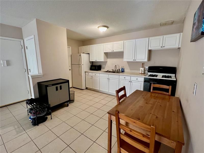 Recently Sold: $159,900 (2 beds, 1 baths, 787 Square Feet)