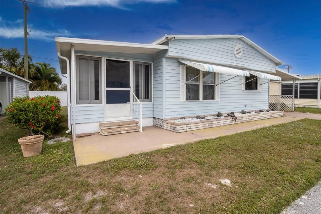 Recently Sold: $165,000 (2 beds, 2 baths, 1152 Square Feet)