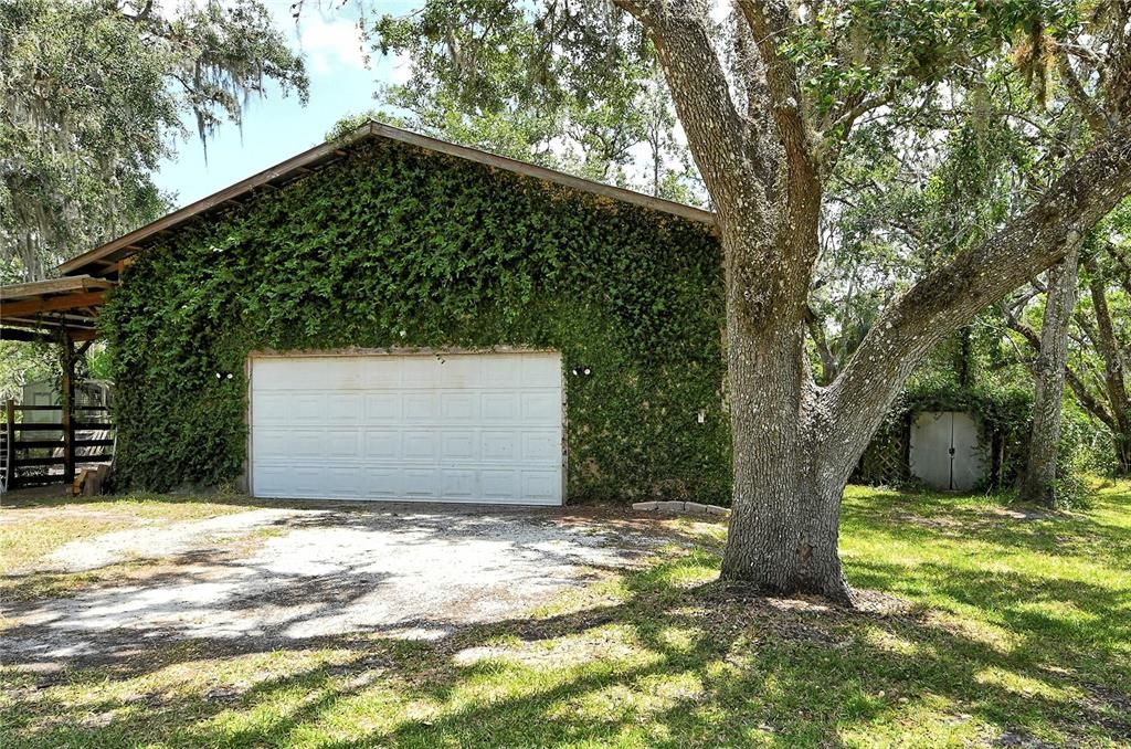 Barn/Garage