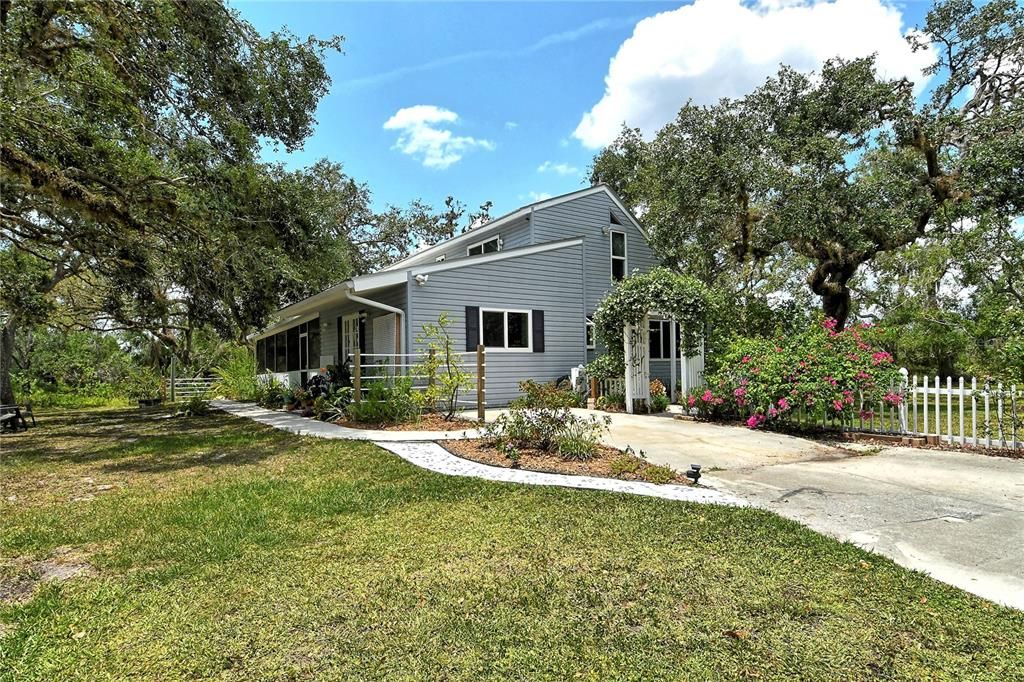 Recently Sold: $649,900 (3 beds, 2 baths, 1520 Square Feet)