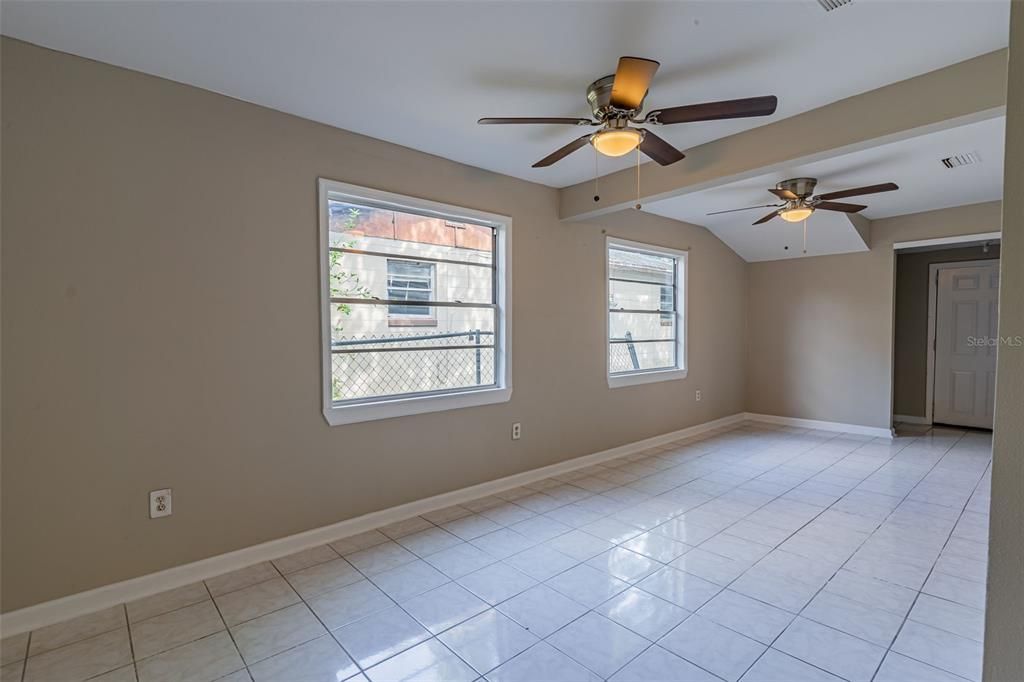 Recently Sold: $260,000 (2 beds, 1 baths, 1116 Square Feet)