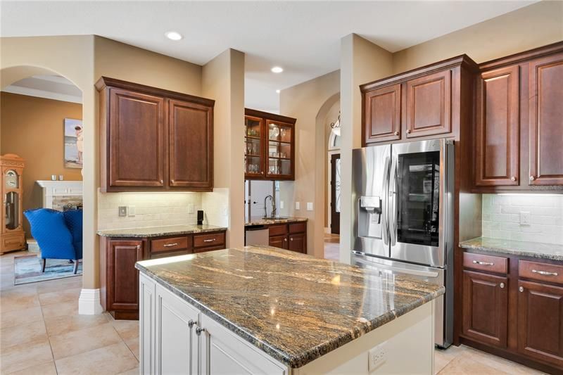 KICHEN View of WET BAR AREA and ICE MAKER