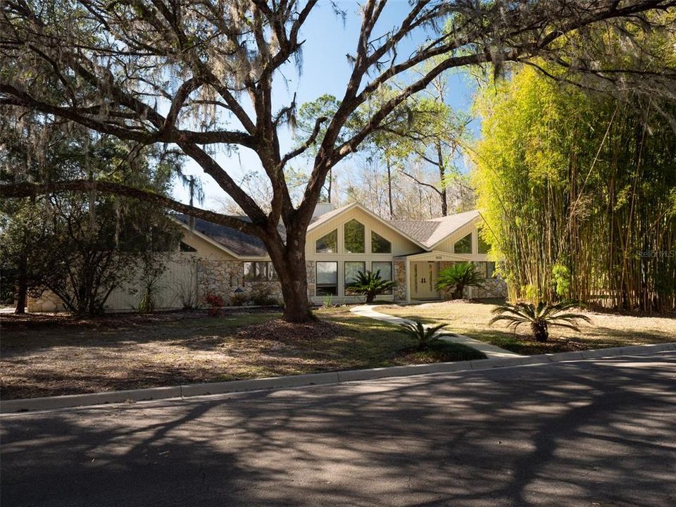 Recently Sold: $650,000 (3 beds, 3 baths, 2598 Square Feet)