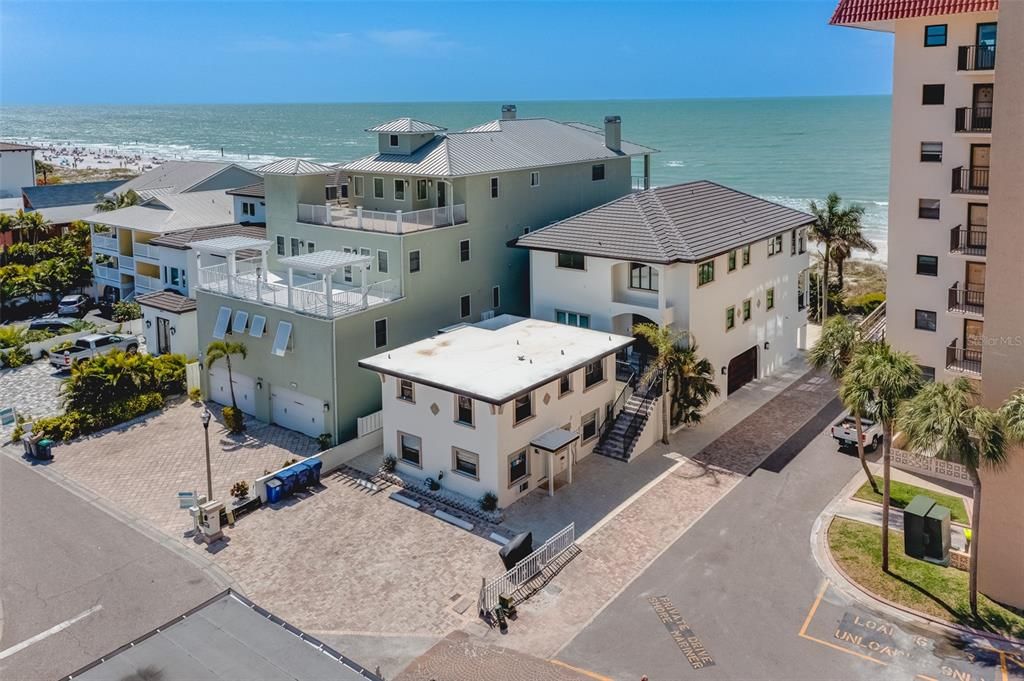 Recently Sold: $4,399,000 (9 beds, 6 baths, 5195 Square Feet)