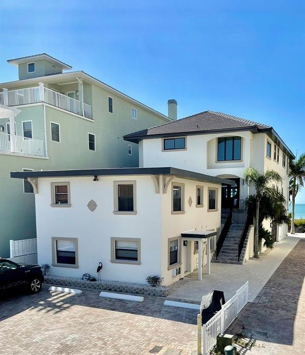 Recently Sold: $4,399,000 (9 beds, 6 baths, 5195 Square Feet)
