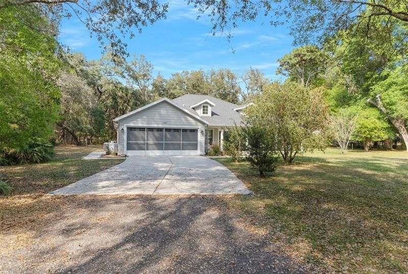 Recently Sold: $650,000 (4 beds, 3 baths, 2553 Square Feet)