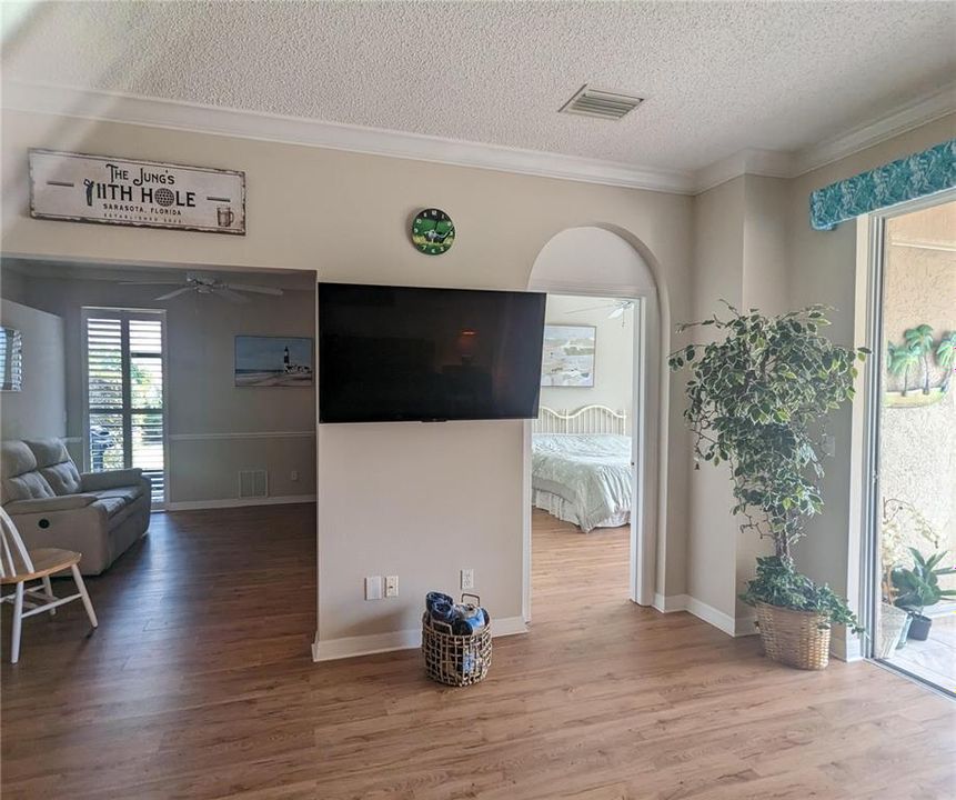 For Rent: $2,800 (2 beds, 2 baths, 1585 Square Feet)