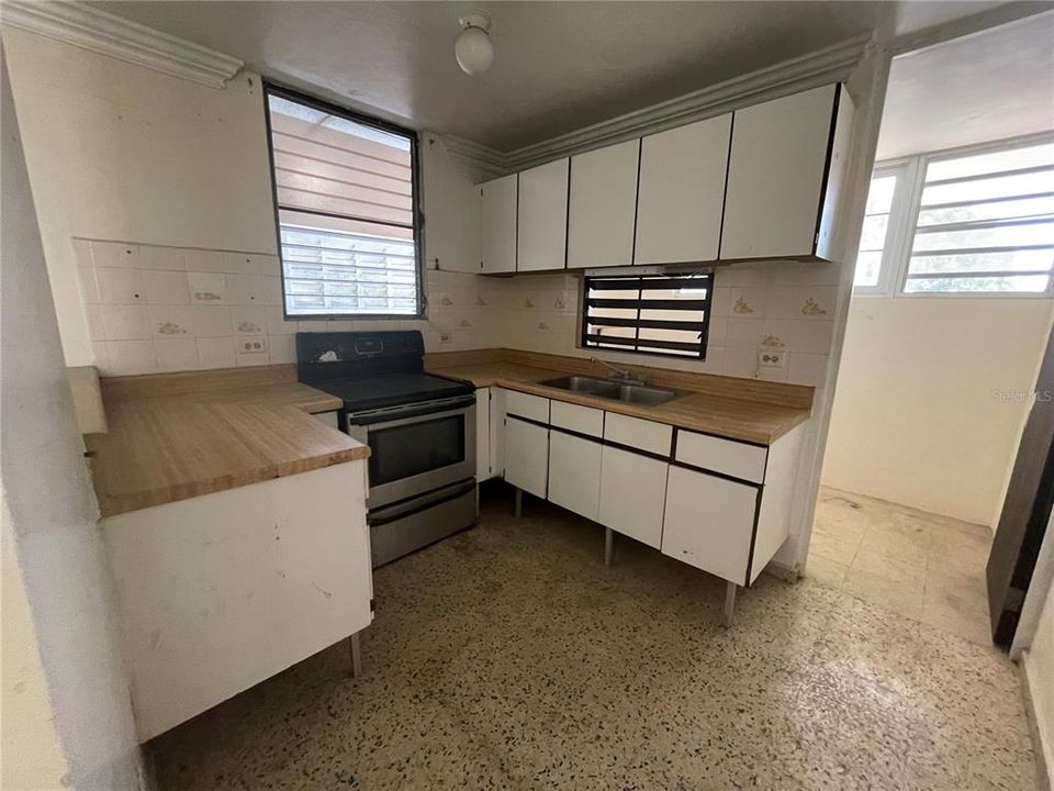 Vendido Recientemente: $119,900 (3 camas, 3 baños, 1422 Pies cuadrados)