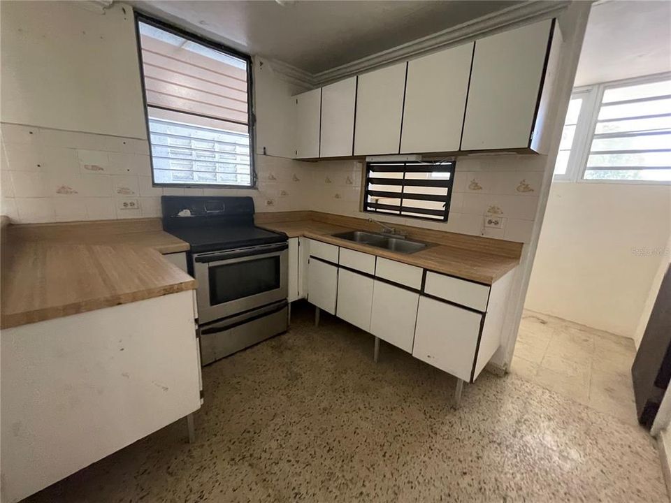 Vendido Recientemente: $119,900 (3 camas, 3 baños, 1422 Pies cuadrados)