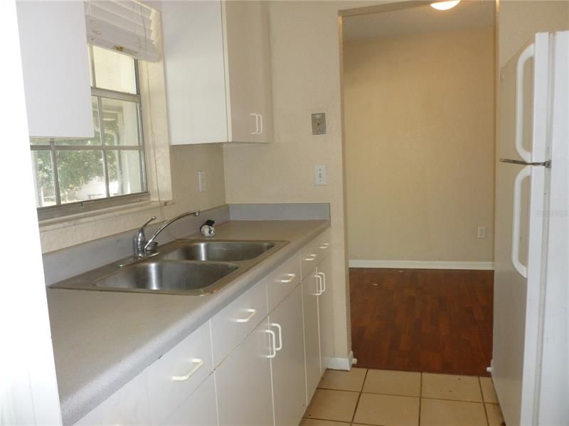 Recently Rented: $1,400 (2 beds, 1 baths, 920 Square Feet)