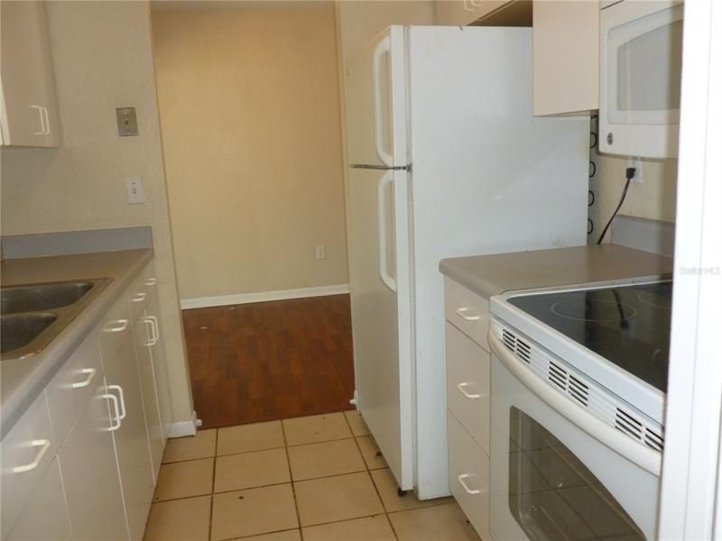 Recently Rented: $1,400 (2 beds, 1 baths, 920 Square Feet)