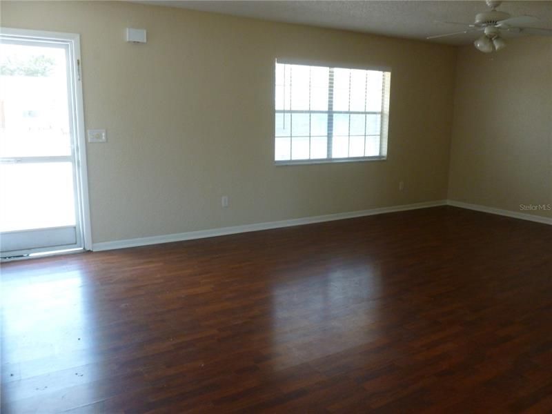 Recently Rented: $1,400 (2 beds, 1 baths, 920 Square Feet)